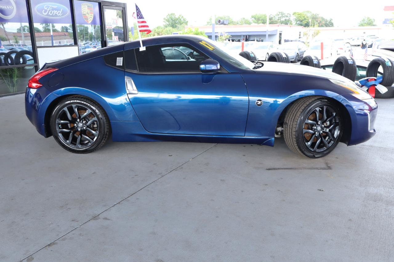 Used 2017 Nissan 370Z Coupe RWD image 6