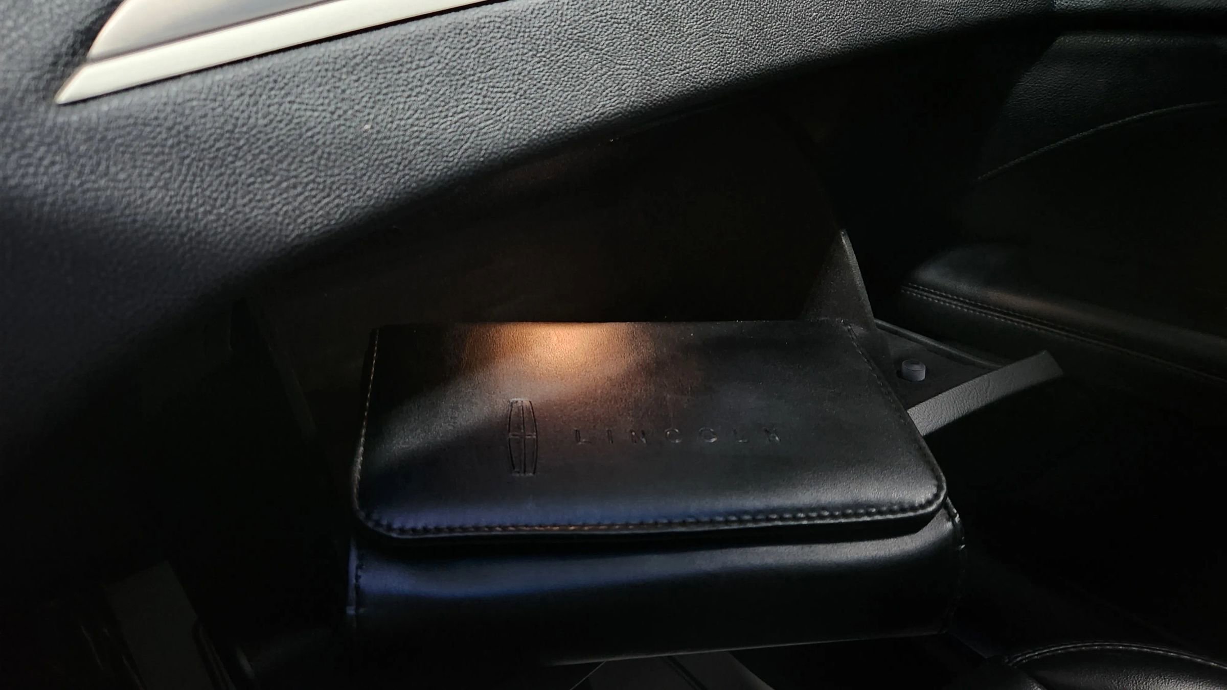 Used 2020 Lincoln MKZ image 36