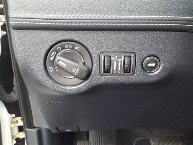 Used 2018 Chrysler 300 C w/ Sun, Sound & Nav Package image 21