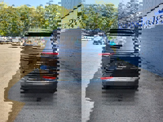 Used 2023 Jeep Grand Cherokee Laredo image 7