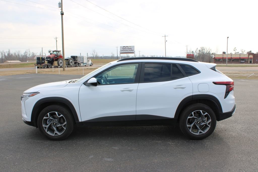 Used 2025 Chevrolet Trax LT w/ LT Convenience Package image 6