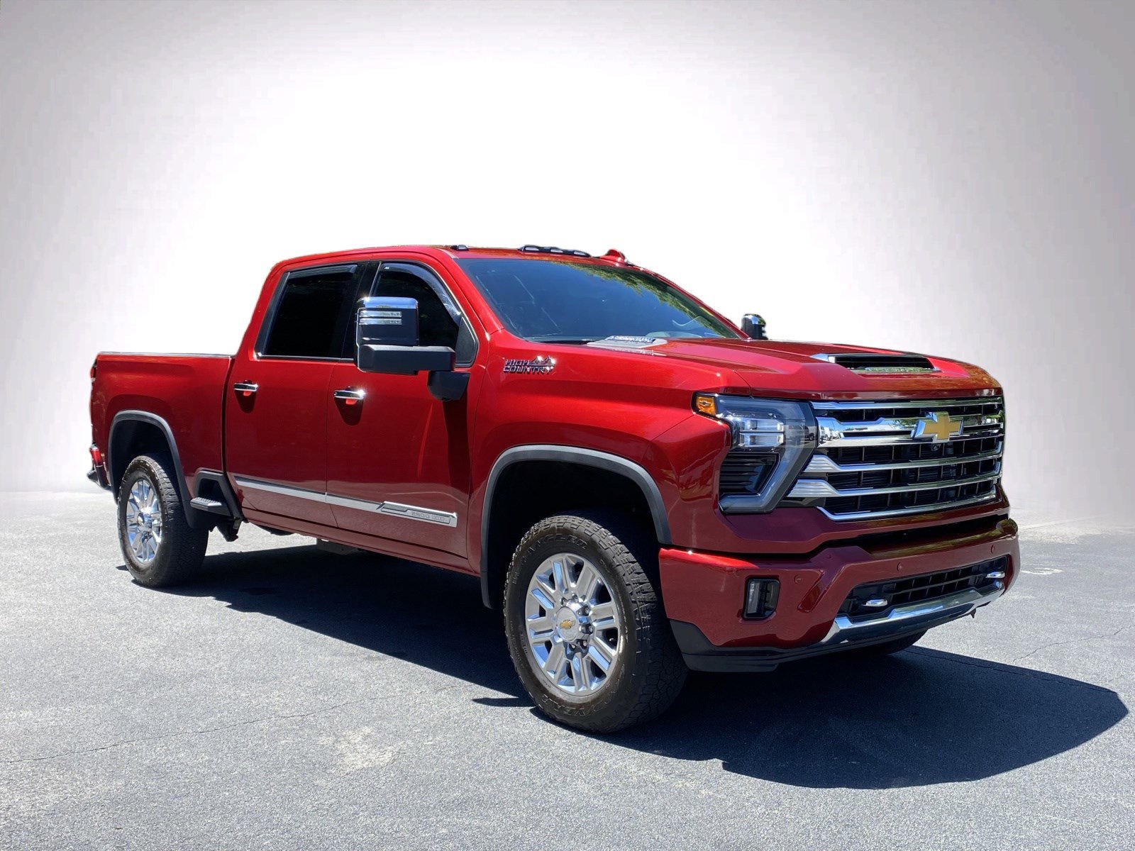 Used 2024 Chevrolet Silverado 2500 High Country w/ Technology Package AWD/4WD image 2