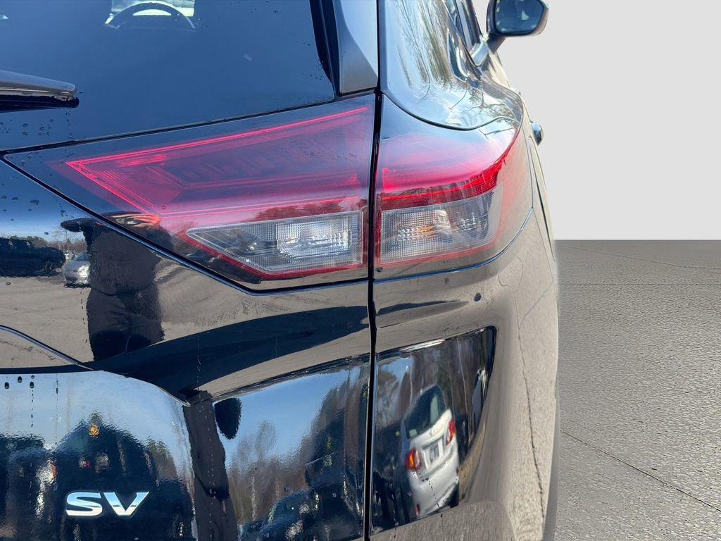 Used 2023 Nissan Rogue SV image 12