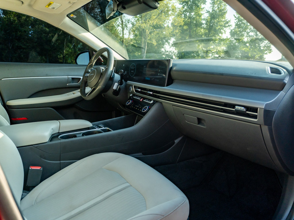 Used 2024 Hyundai Sonata SEL w/ Convenience Package FWD image 18