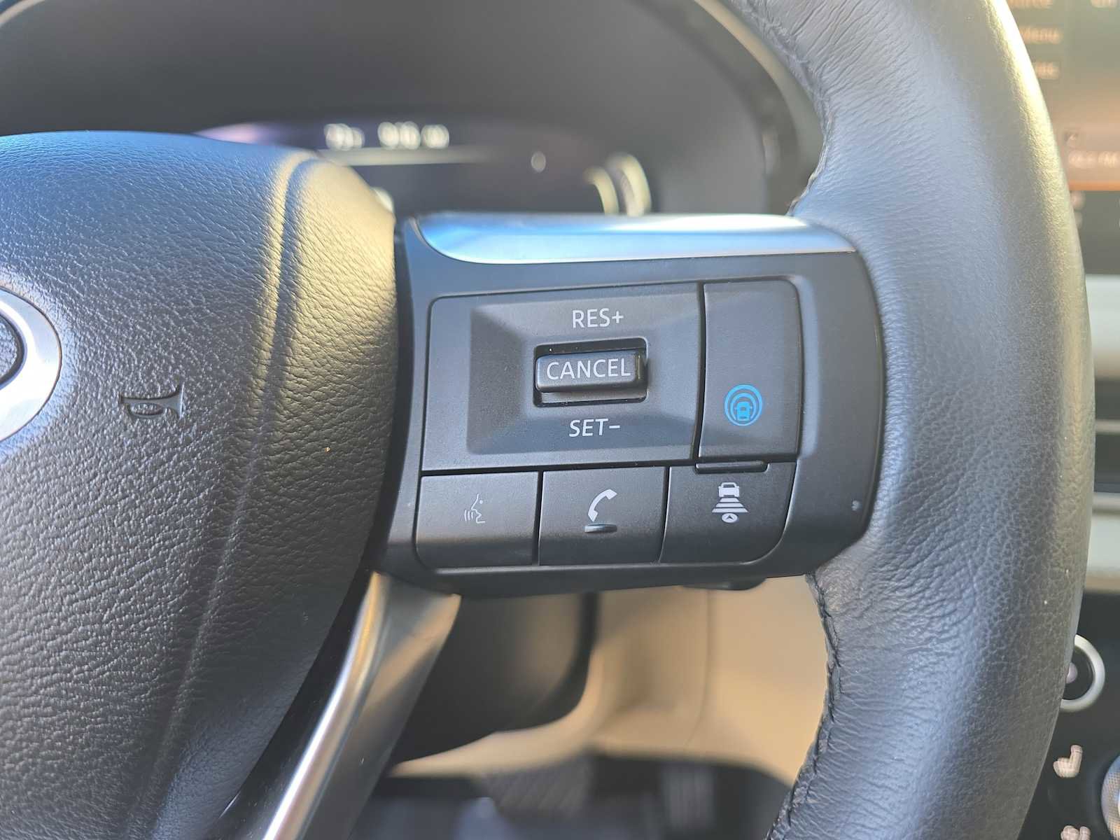 Used 2023 INFINITI QX60 Luxe FWD image 30