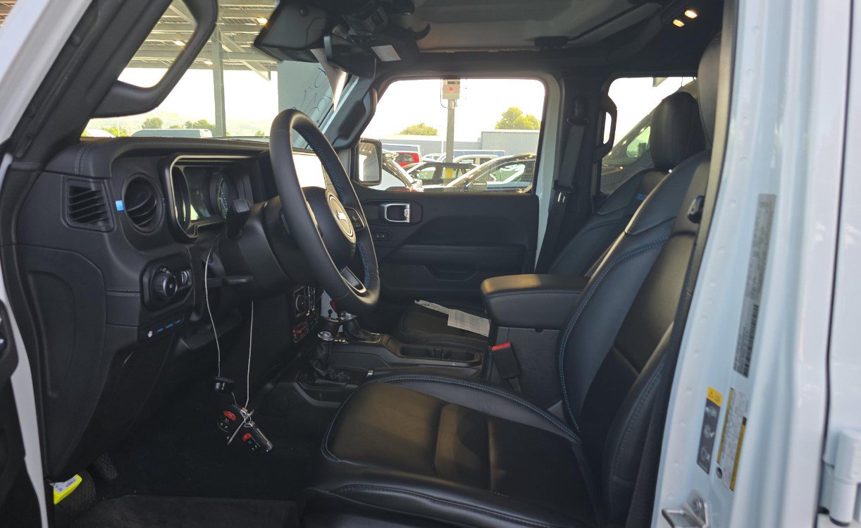 Used 2024 Jeep Wrangler Unlimited Rubicon 4xe AWD/4WD image 7