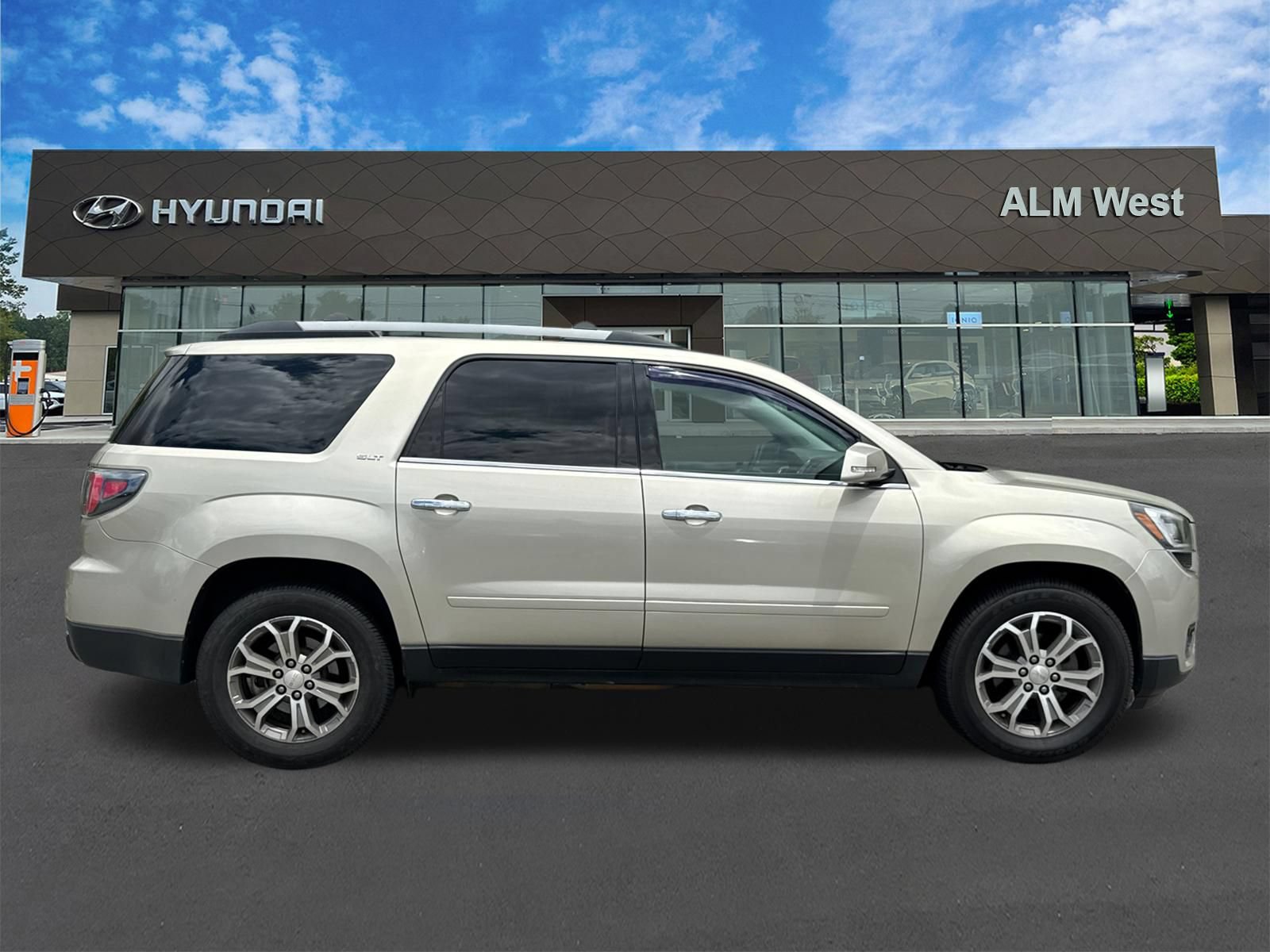 Used 2016 GMC Acadia SLT w/ Open Road Package FWD image 4