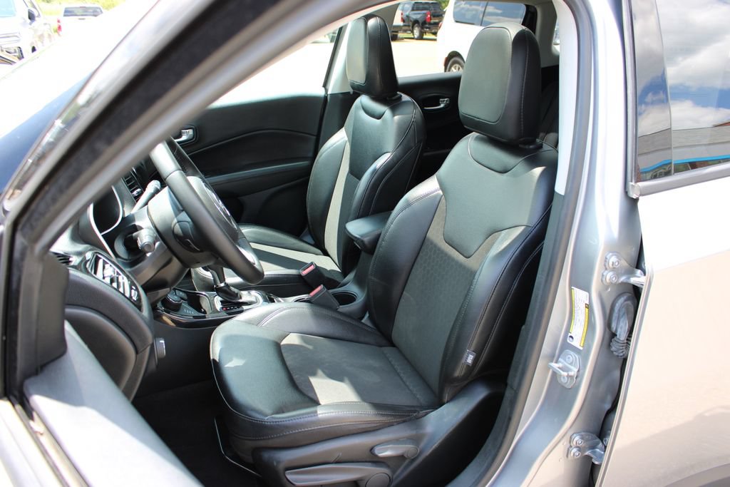 Used 2021 Jeep Compass Latitude w/ Sun and Sound Group AWD/4WD image 12