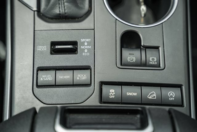 Used 2020 Toyota Highlander XLE AWD/4WD image 24