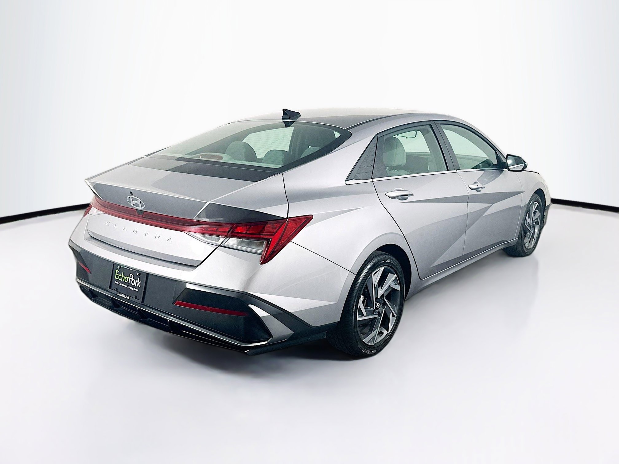 Used 2025 Hyundai Elantra SEL FWD image 9