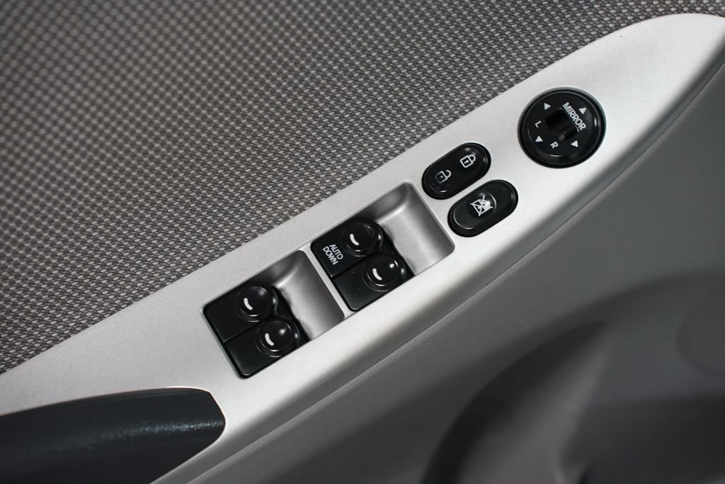 Used 2013 Hyundai Accent GS image 23