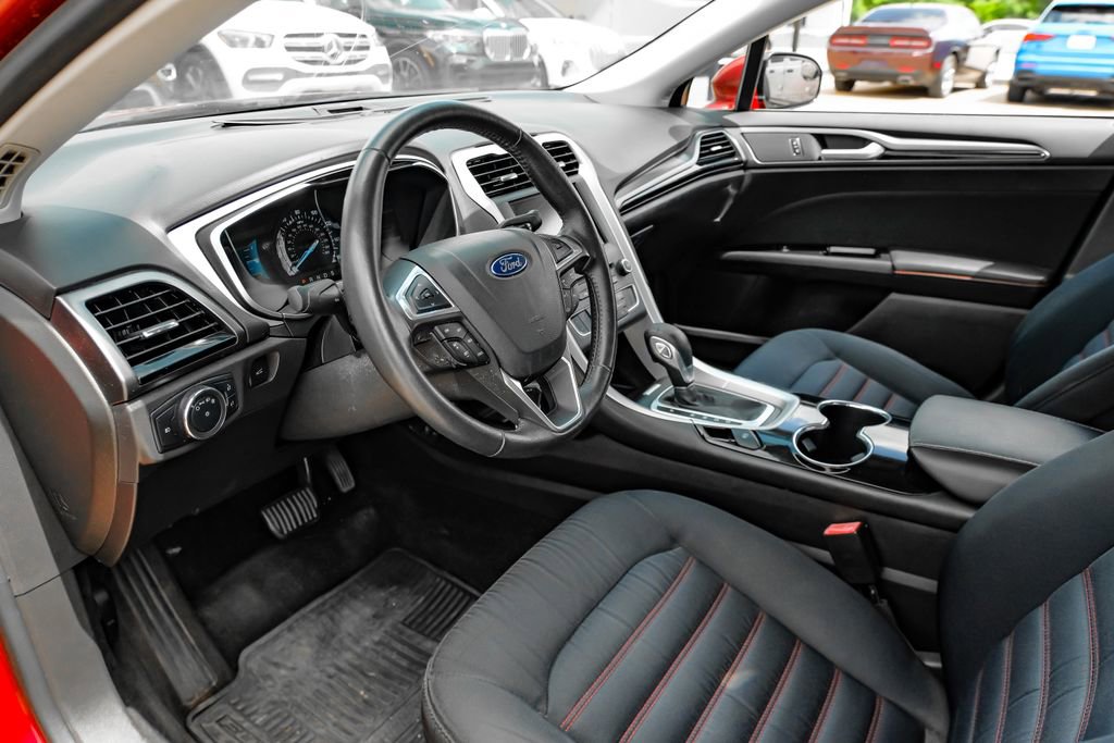 Used 2016 Ford Fusion SE FWD image 3