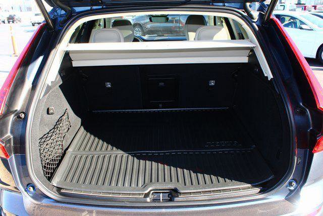 Used 2023 Volvo XC60 T8 Core image 9