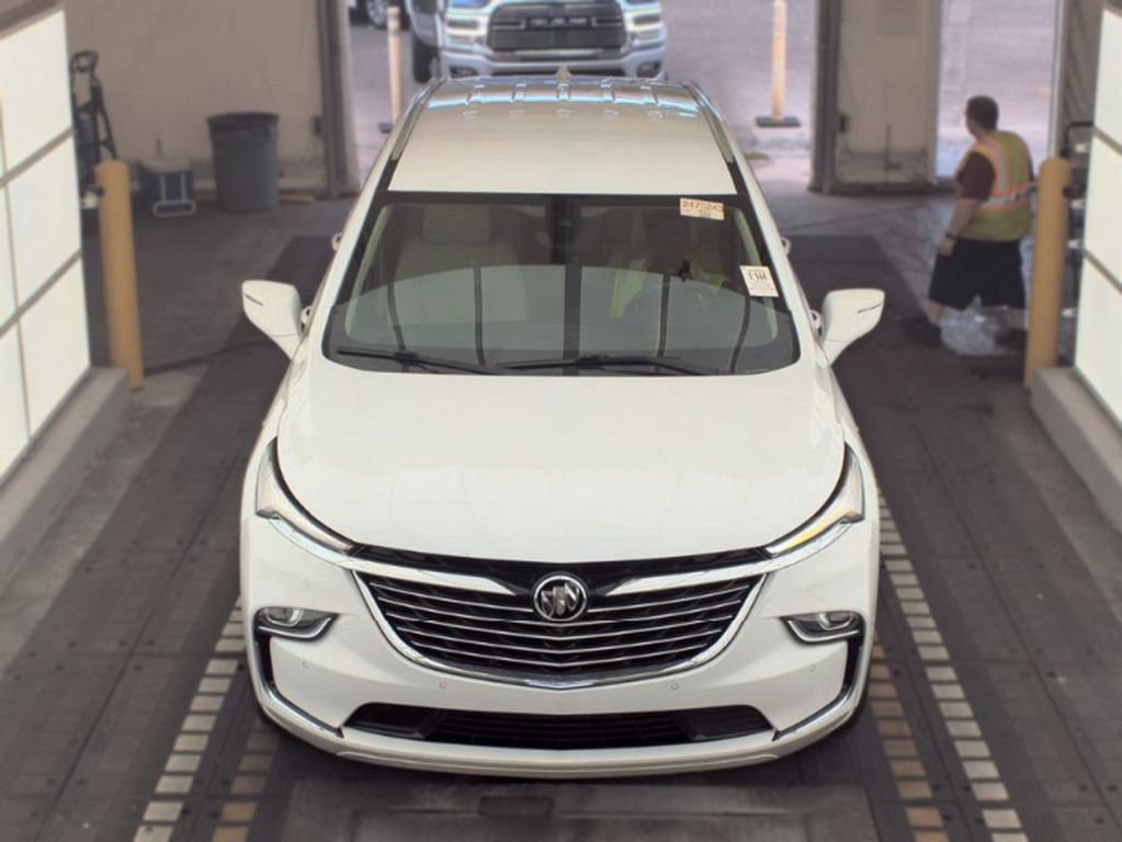 Used 2023 Buick Enclave Essence FWD image 2