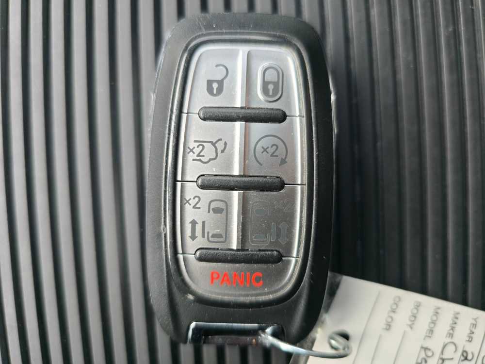 Used 2023 Chrysler Pacifica Limited image 22