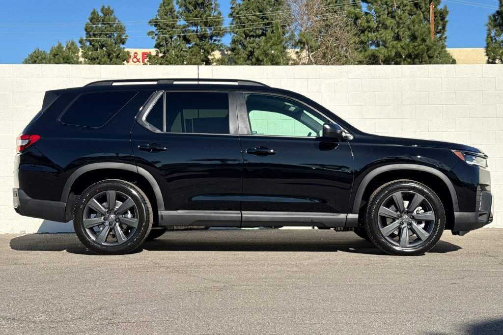 New 2026 Honda Pilot Sport image 7