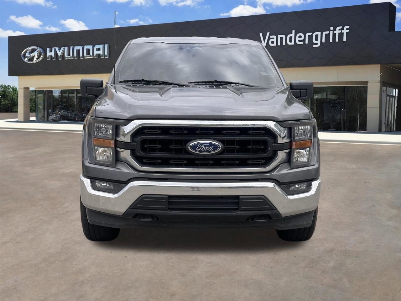 Used 2023 Ford F150 XLT image 3