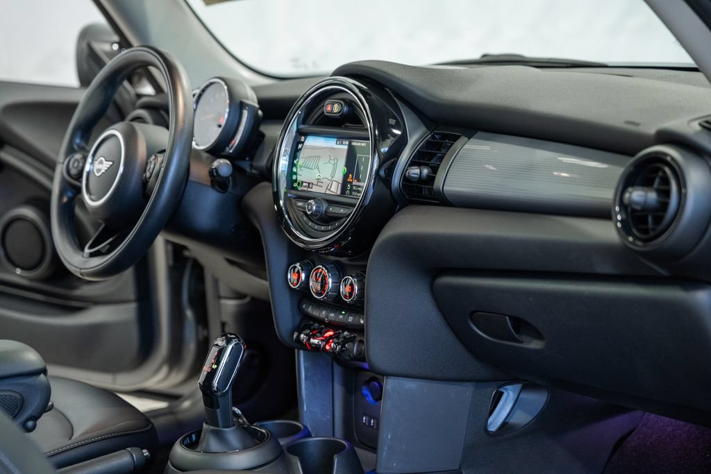 Used 2020 MINI Cooper 2-Door Hardtop FWD image 15
