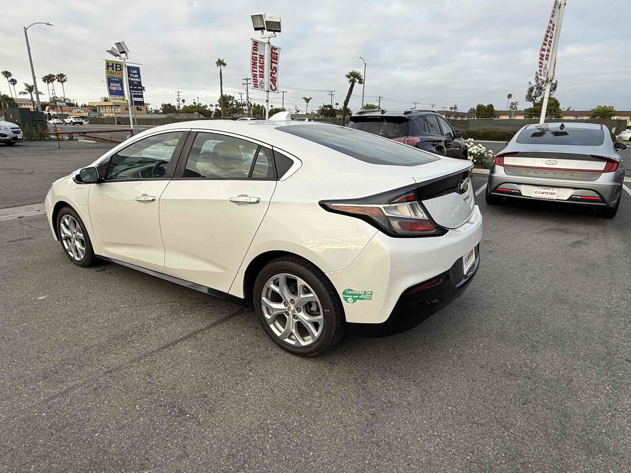 Used 2017 Chevrolet Volt Premier w/ Driver Confidence II Package FWD image 21