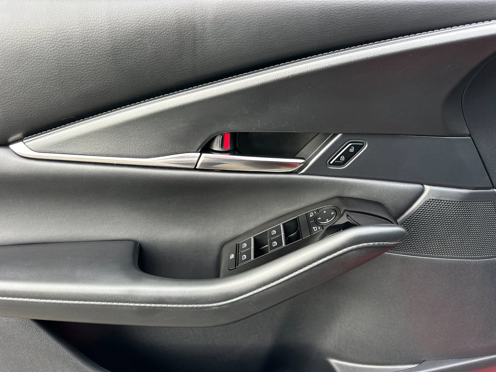 Certified 2025 MAZDA CX-30 AWD 2.5 S w/ Preferred Package image 10