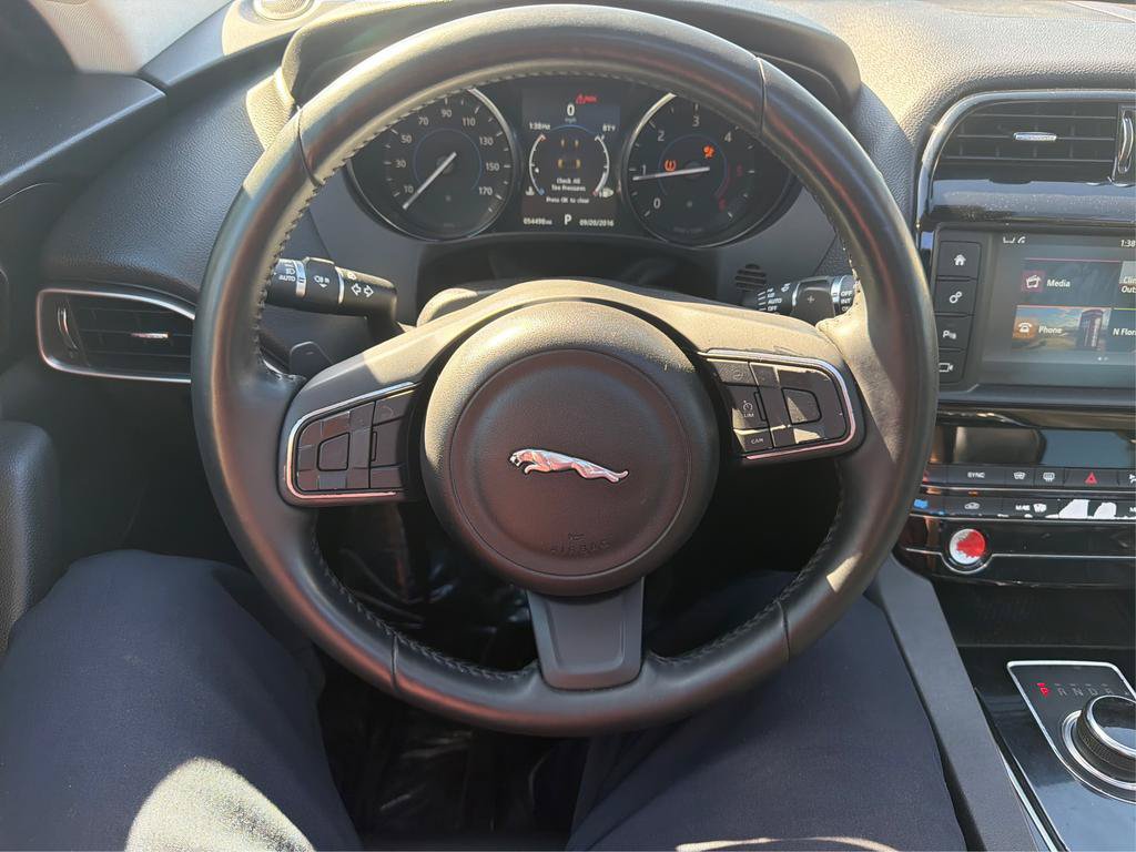 Used 2017 Jaguar F-PACE Premium AWD/4WD image 18