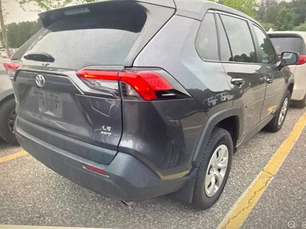 Used 2022 Toyota RAV4 LE AWD/4WD image 5