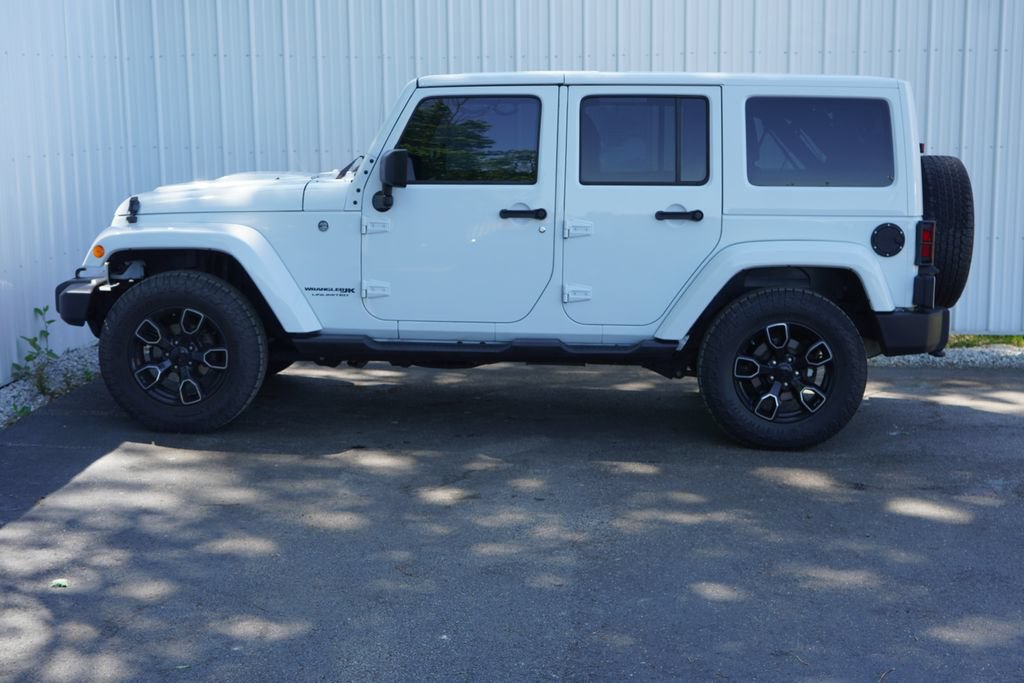 Used 2018 Jeep Wrangler Unlimited Sahara AWD/4WD image 3