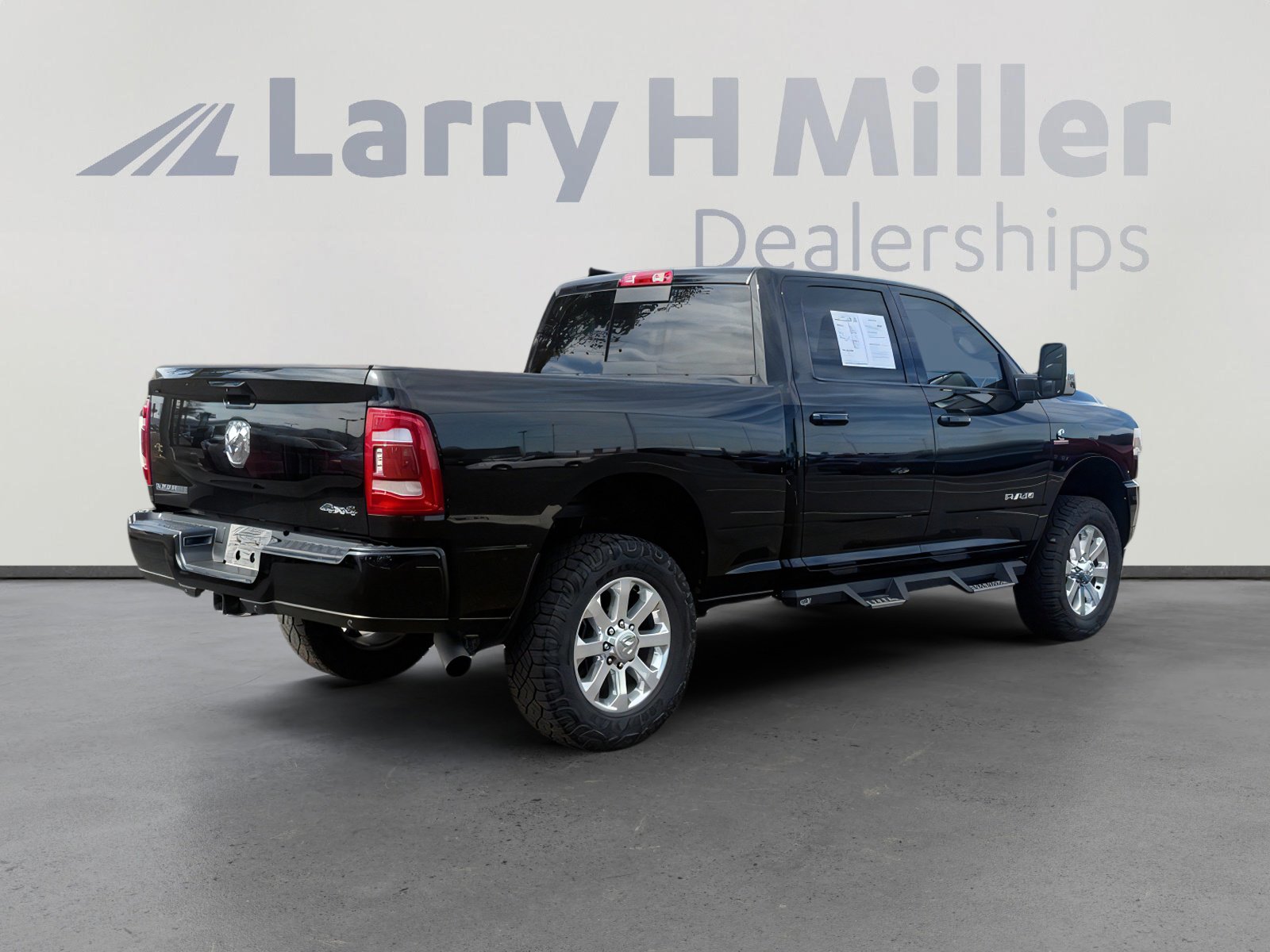 Used 2024 RAM 2500 Laramie w/ Sport Appearance Package image 6