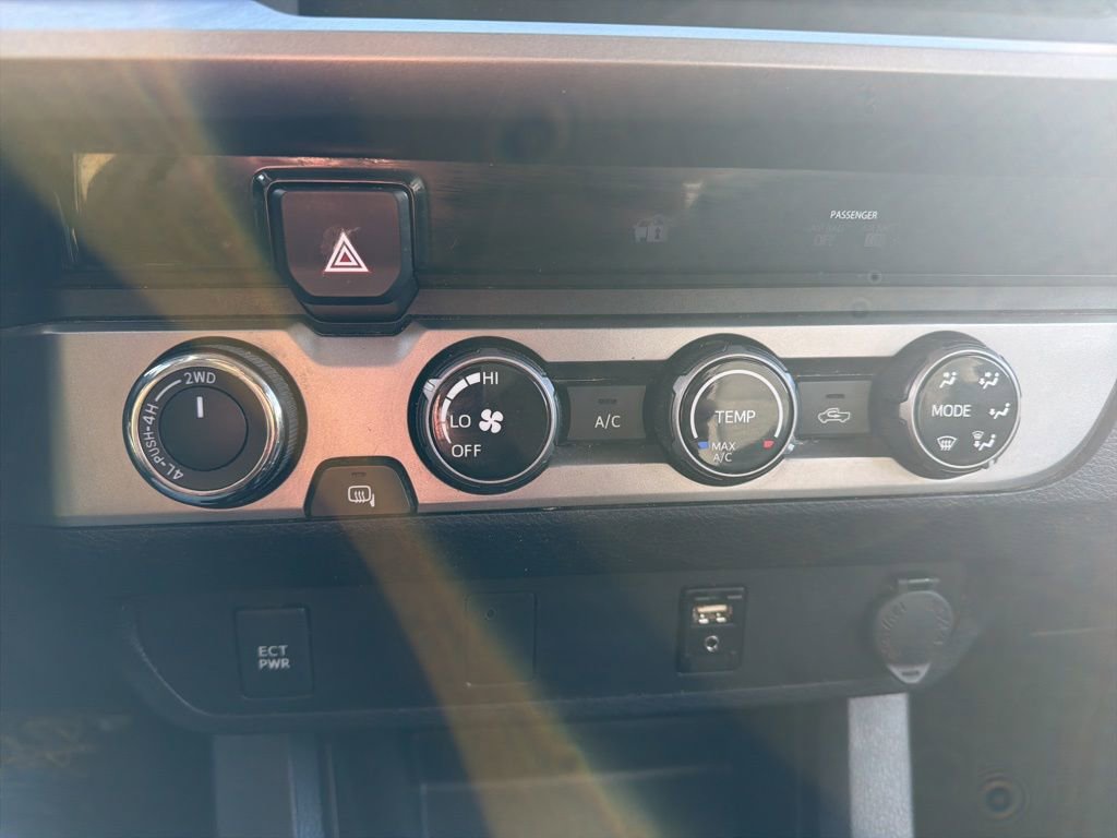 Used 2016 Toyota Tacoma SR5 w/ Towing Package image 5