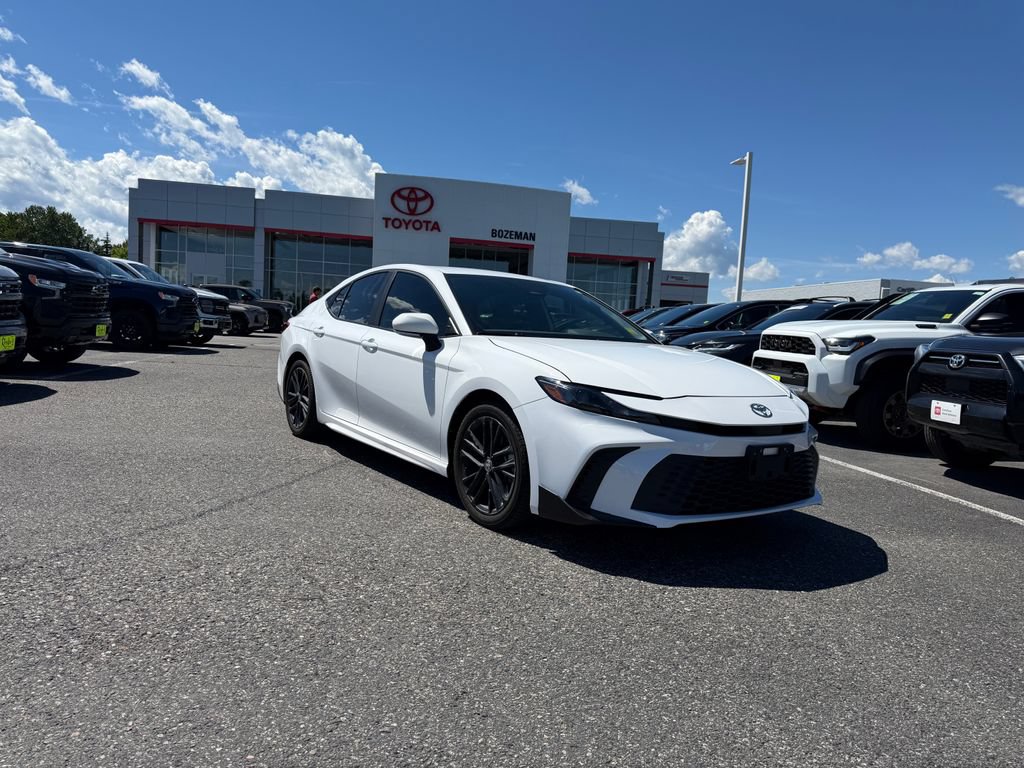 Used 2025 Toyota Camry SE FWD image 1