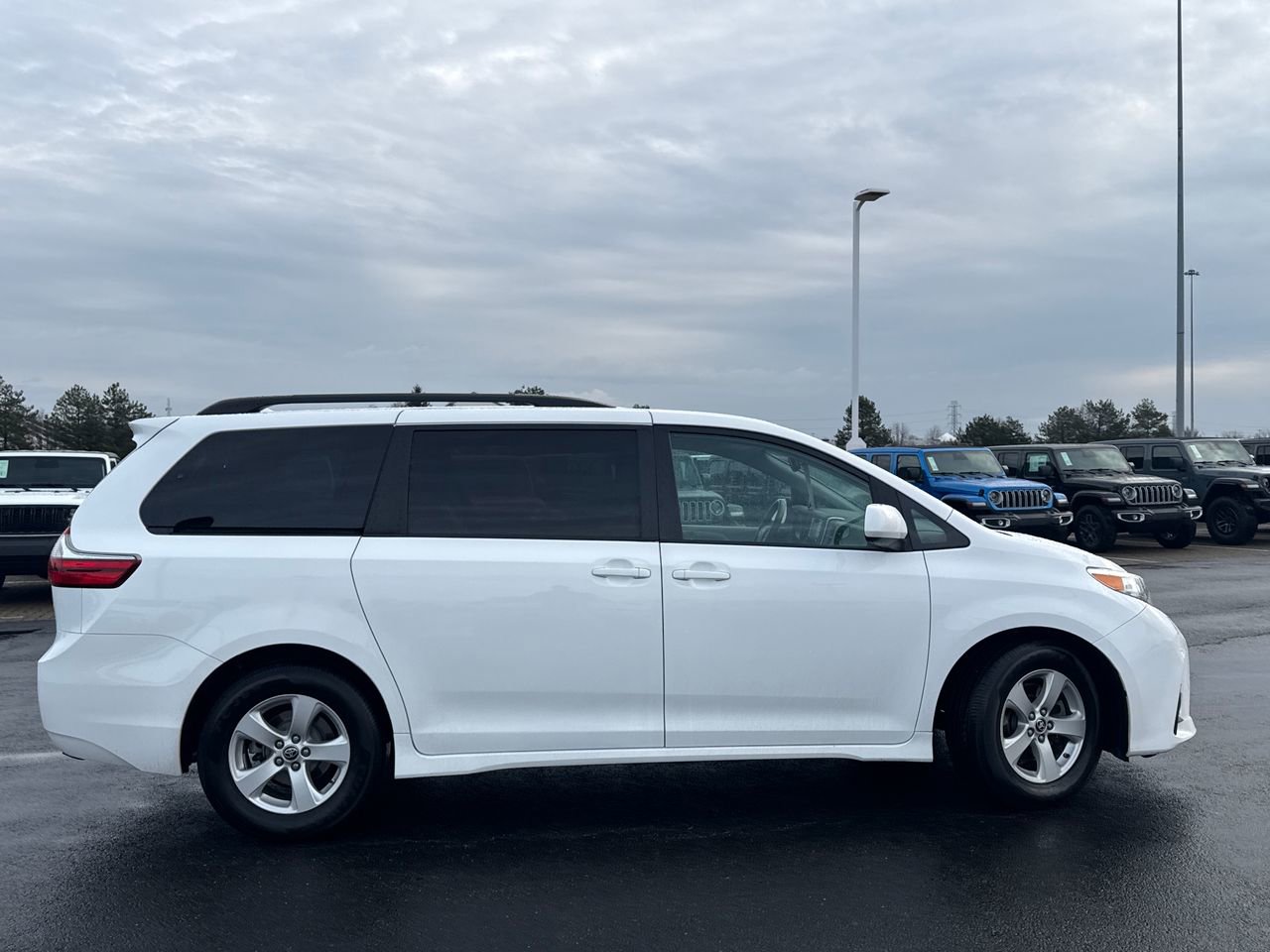 Used 2020 Toyota Sienna LE video 2