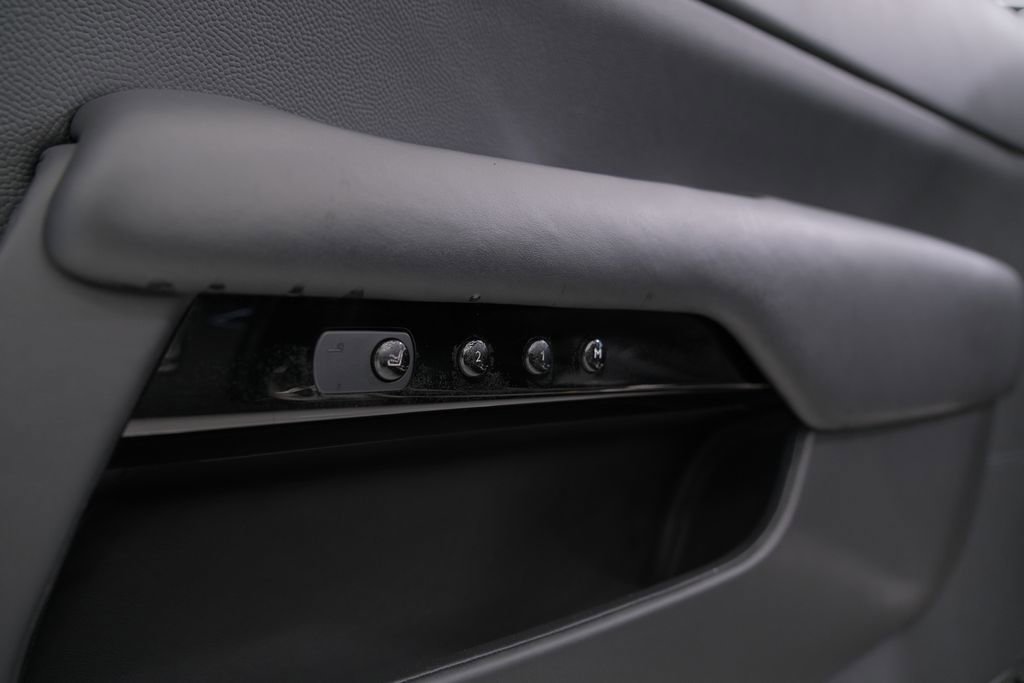 Used 2016 Rolls-Royce Dawn image 33