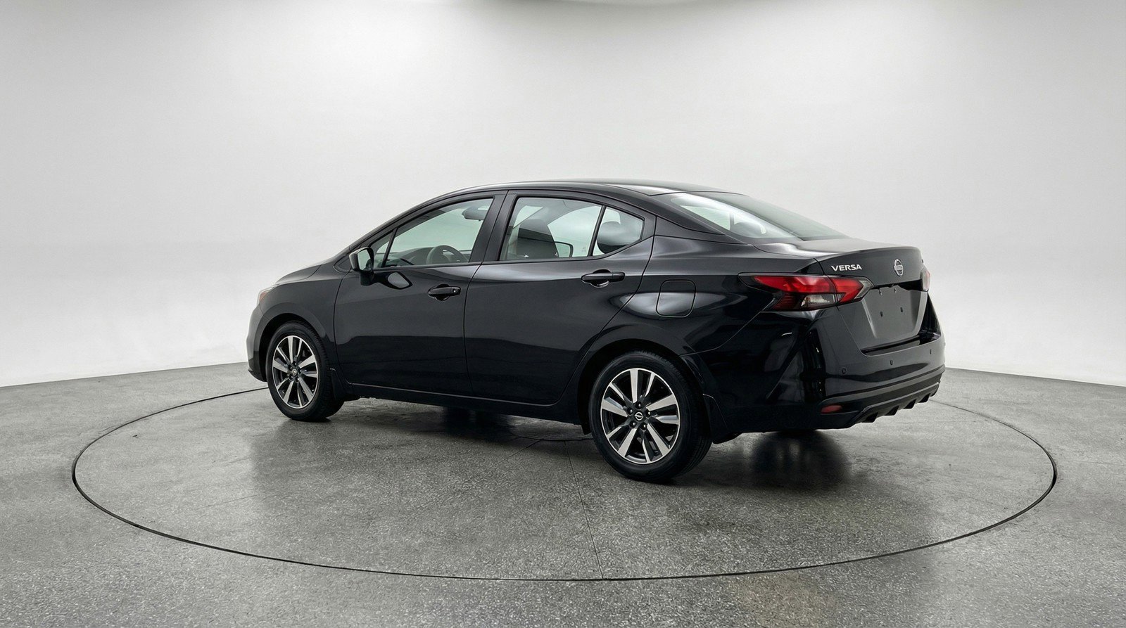 Used 2025 Nissan Versa SV image 6