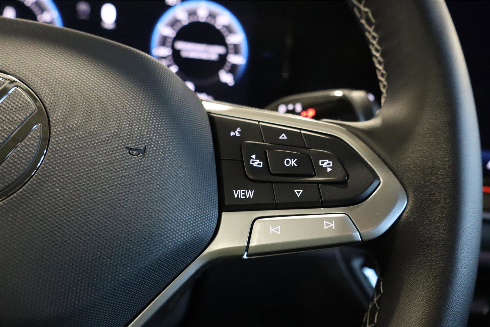 Used 2025 Volkswagen Tiguan SE image 17