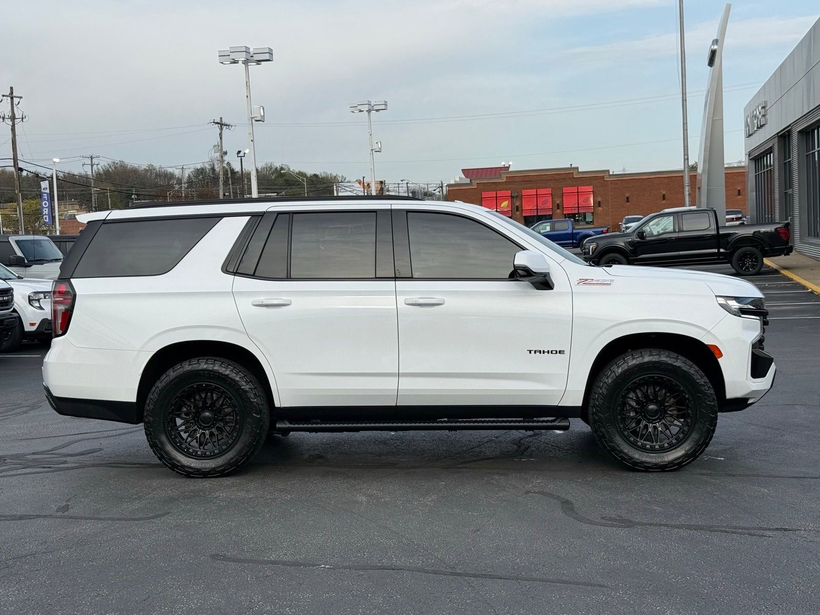 Used 2024 Chevrolet Tahoe Z71 w/ Luxury Package AWD/4WD image 2