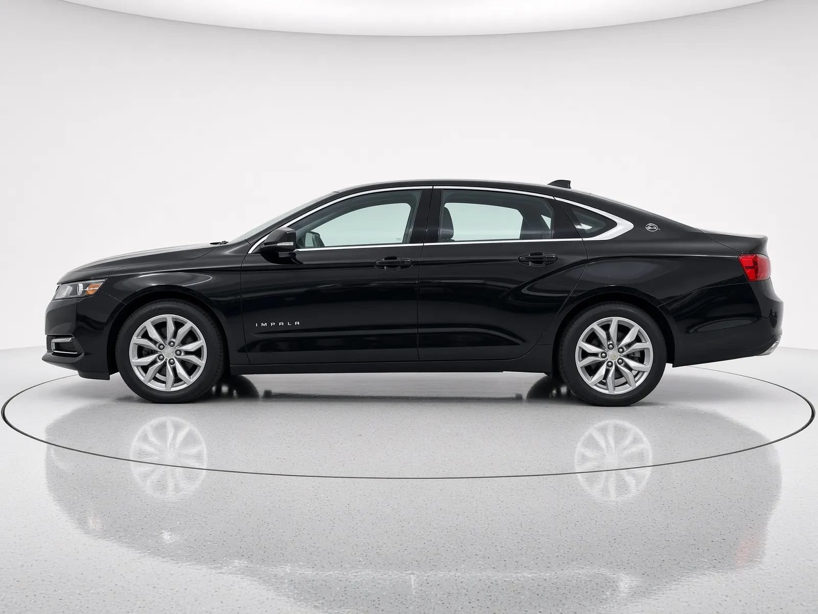 Used 2019 Chevrolet Impala LT FWD image 2