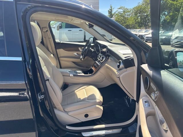 Used 2022 Mercedes-Benz GLC 300 4MATIC image 38