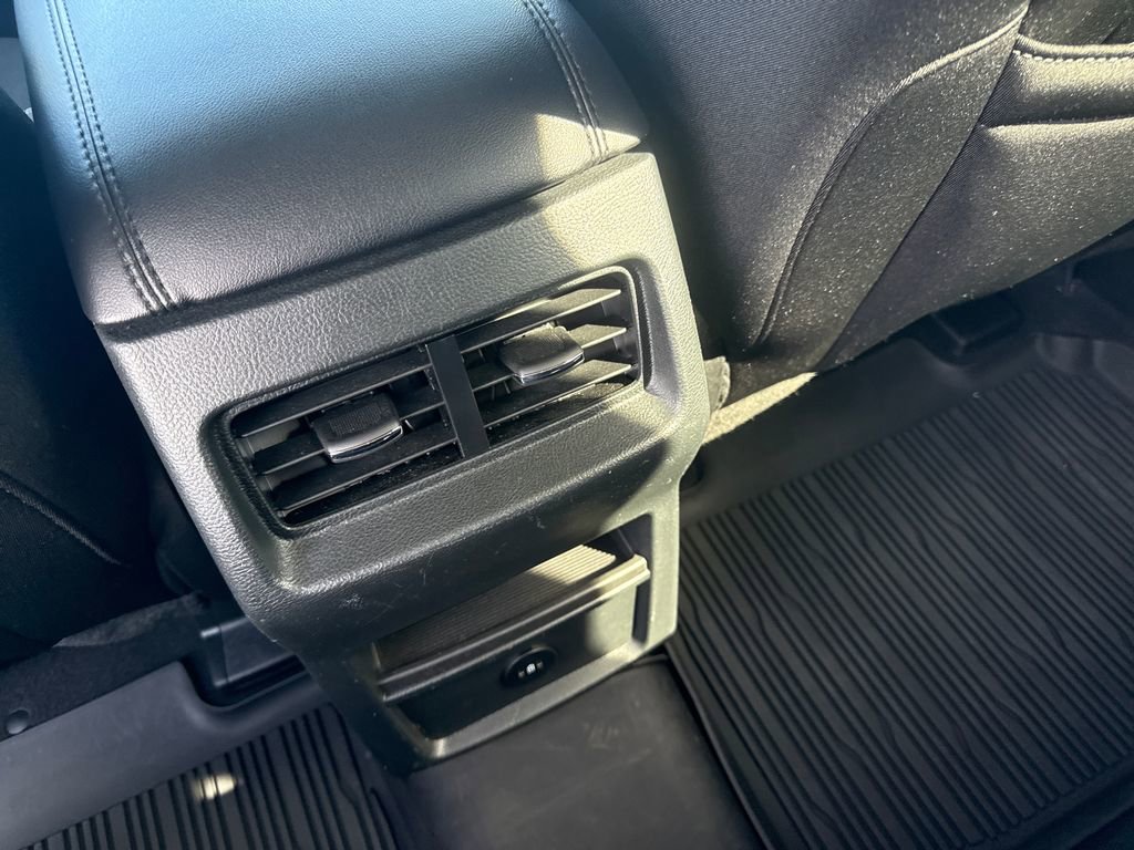 Used 2024 Ford Edge SE image 15