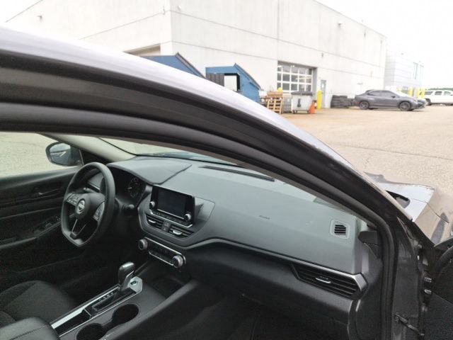 Used 2024 Nissan Altima 2.5 S FWD image 9