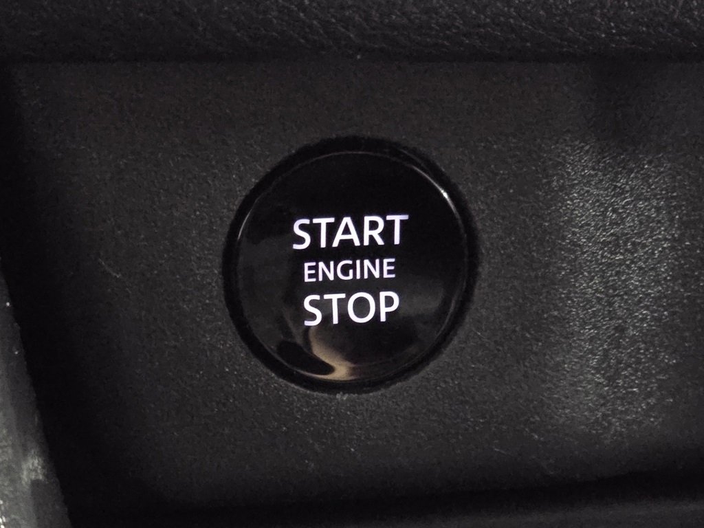 Used 2024 Nissan Rogue SV image 28