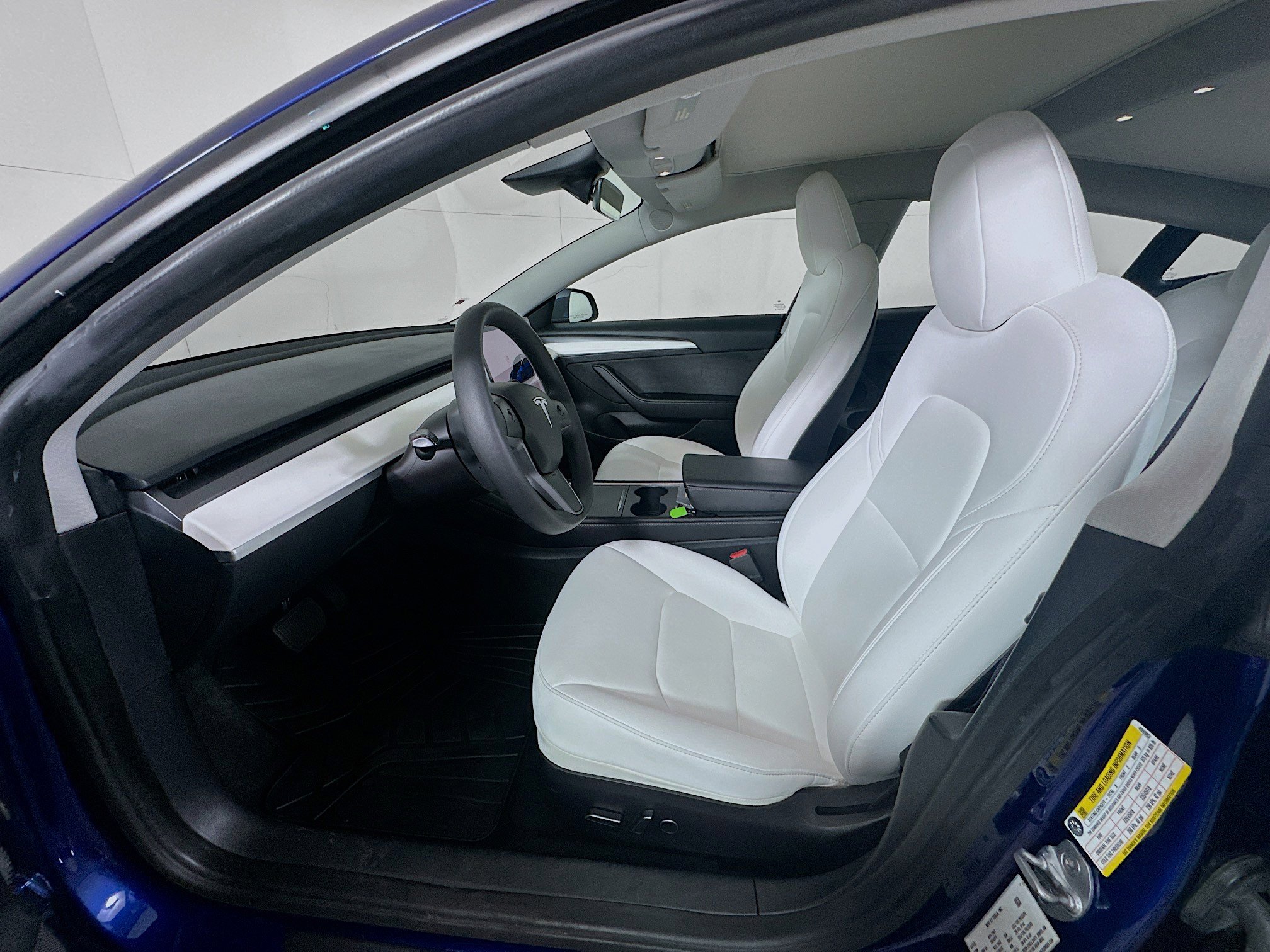 Used 2023 Tesla Model 3 Standard Range image 13