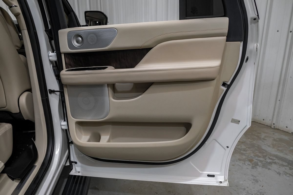 Used 2020 Lincoln Navigator L Reserve w/ Luxury Package RWD image 49