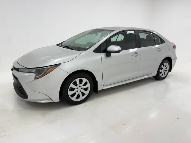 Used 2025 Toyota Corolla LE FWD image 5