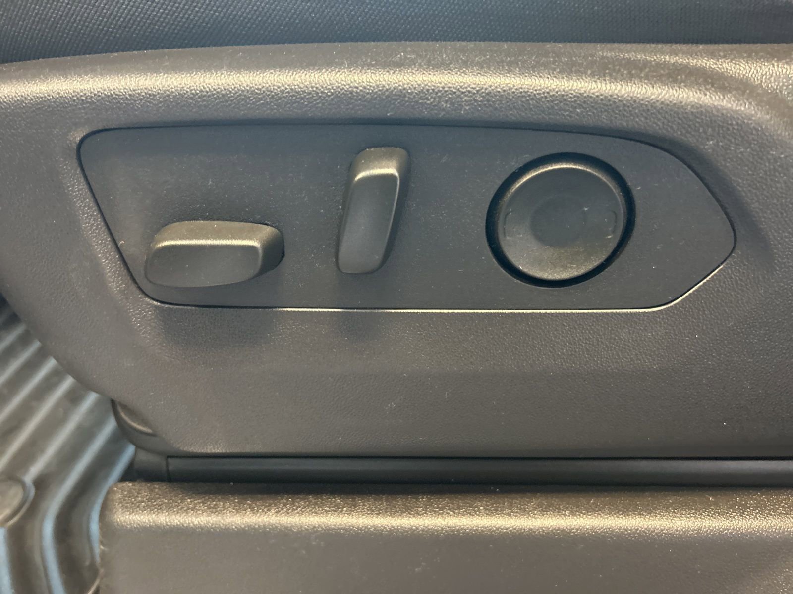 Used 2025 Chevrolet Silverado 2500 LT w/ Convenience Package image 16