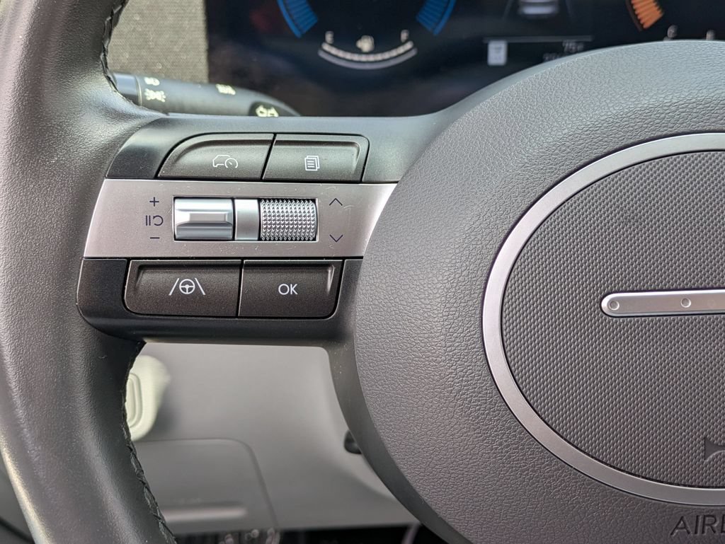 Used 2025 Hyundai Kona SEL FWD image 37