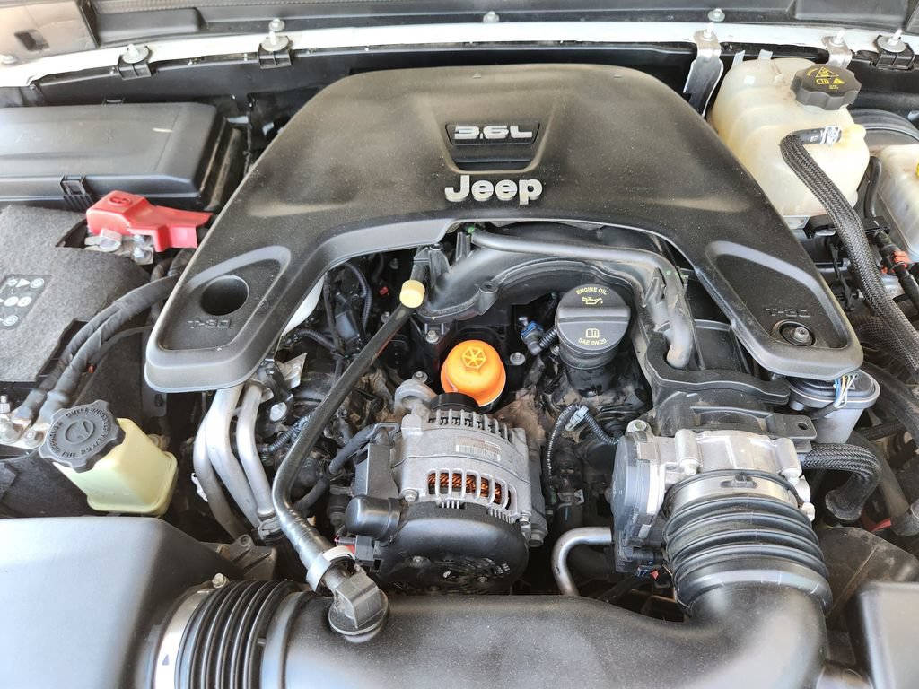 Used 2018 Jeep Wrangler Unlimited Sahara AWD/4WD image 20