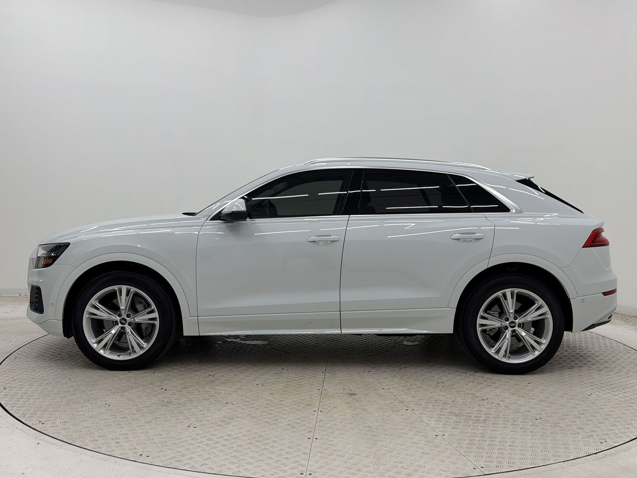 Used 2023 Audi Q8 Prestige AWD/4WD image 2