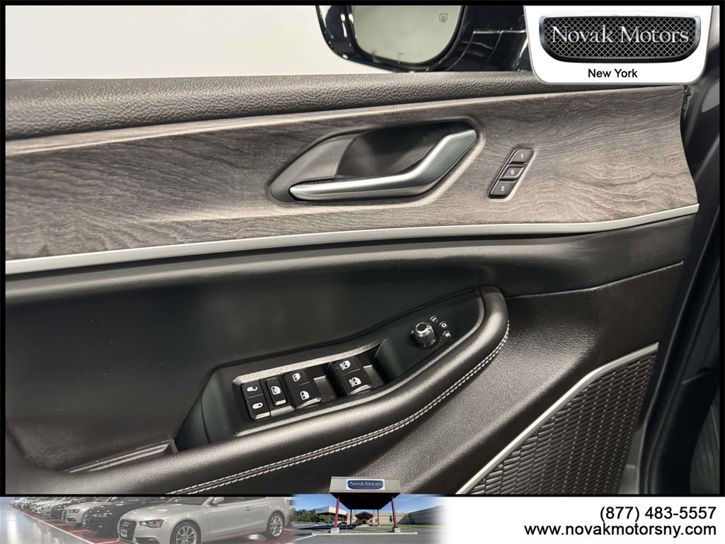 Used 2022 Jeep Grand Cherokee L Limited w/ Black Appearance Package image 13