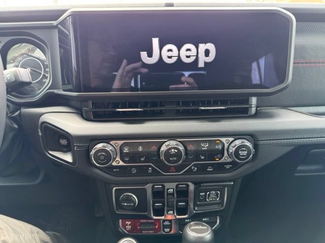 Used 2024 Jeep Gladiator Rubicon AWD/4WD image 20