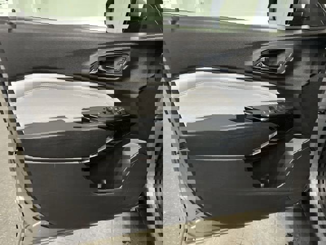 Certified 2025 Chevrolet Trax LT w/ LT Convenience Package image 21